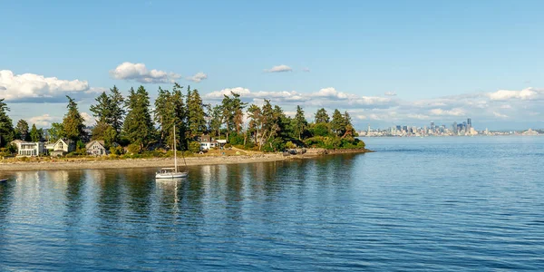 Secluded Residences Bainbridge Island Skyline Seattle Background Usa — Stock Photo, Image