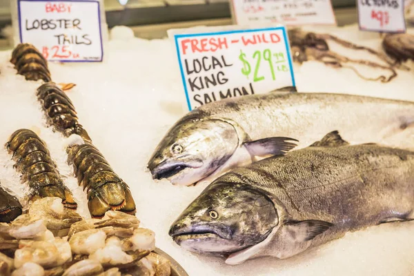 Seattle Washington Julio 2018 King Salmon Otros Mariscos Locales Ofrecen — Foto de Stock