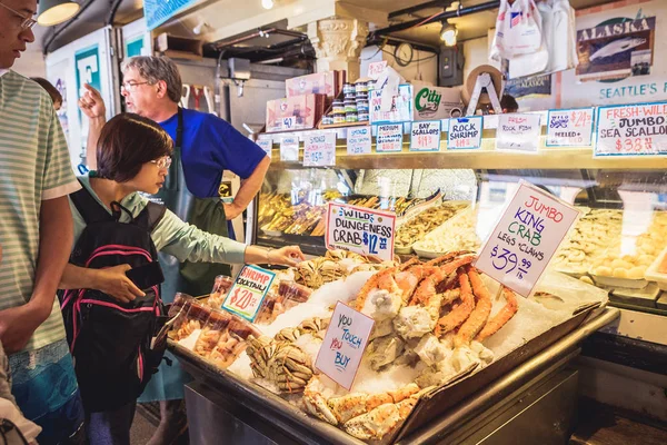 워싱턴 시애틀 파이크 시장에서 판매에 해산물 됩니다 시애틀 워싱턴 2018 — 스톡 사진
