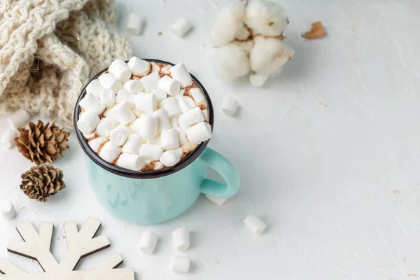 Blue Metal Mug Cocoa Hot Chocolate Marshmallows Table Winter Decor — Stock Photo, Image