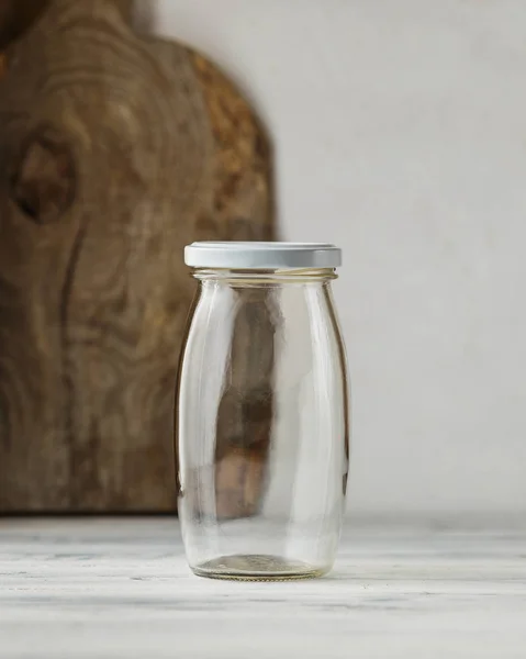 Lege Glazen Pot Met Deksel Van Wit Metaal Rustieke Houten — Stockfoto
