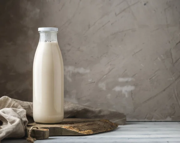 Reusable Glass Bottle Fresh Milk Rustic Background — Stock Photo, Image