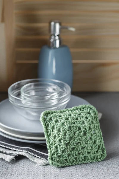 再利用可能なかぎ針編みのハンドメイド食器洗い用スポンジ — ストック写真