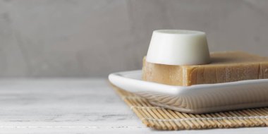 Katı şampuan ve saç kremi barlarda Sabunluk