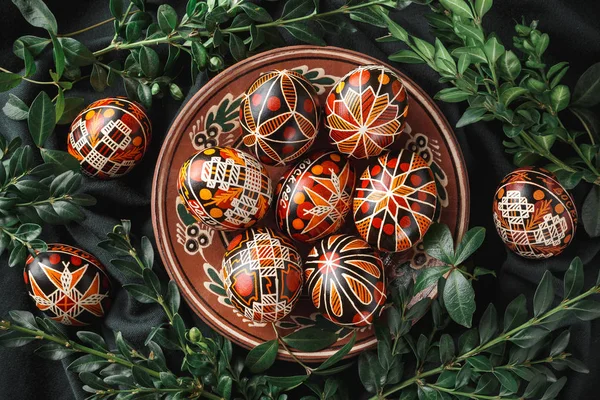 Ouă de Paște decorate cu tehnica de rezistență la ceară — Fotografie, imagine de stoc