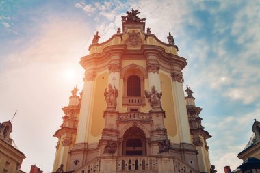 Aziz George'un Lviv, Ukrayna mavi gökyüzü karşı Katolik Katedrali. Dini Anıt. Simge ve mimari