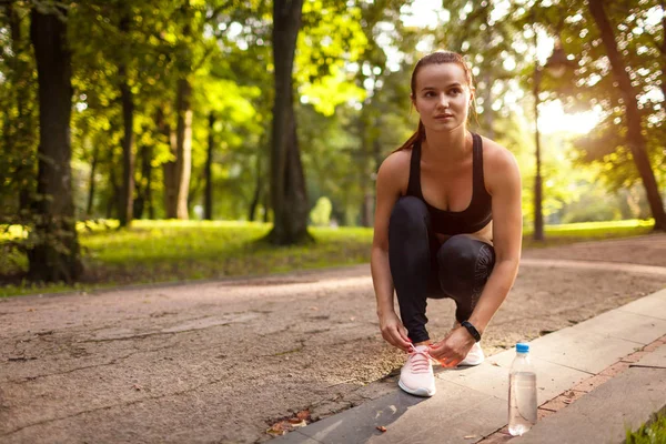 Young Woman Tying Laces Her Sneakers Summer Park Sunset Runner — Stock Photo, Image