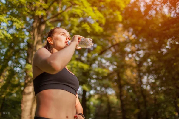 Young Sportive Woman Drinking Water Workout Summer Park Healthy Way — Stock Photo, Image