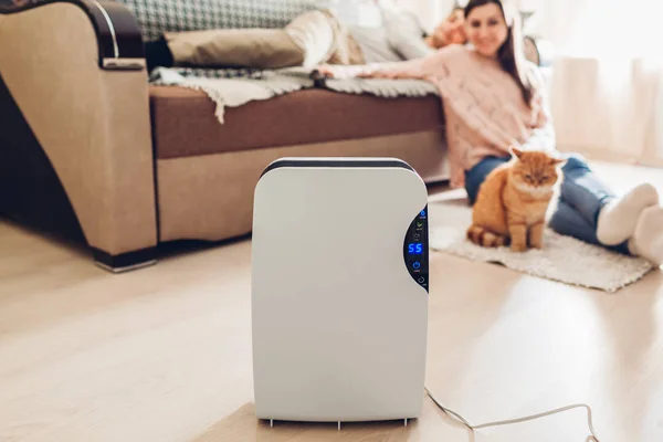 Dehumidifier değmek kapı aynası, nem göstergesi, uv lambası, Ionizer hava, konteyner işleri evde soğutma insanlar ise su. Üşütüp, hasta kavramı