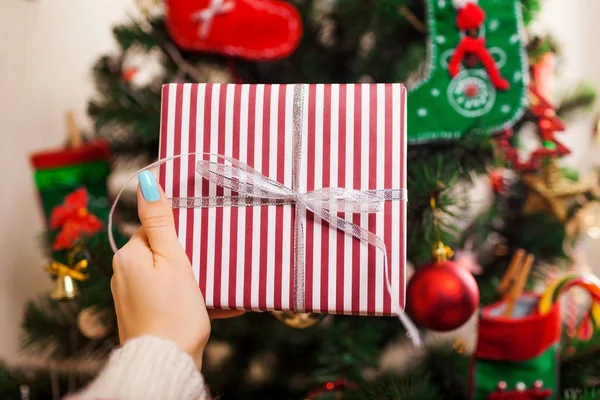 Young Woman Holding Gift Box Front Decorated Christmas Tree Home — Stock Photo, Image