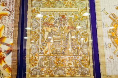 27 Ocak 2019 - Mısır, Sharm El-Sheikh. Dükkanda görüntülenen papirüs boyama