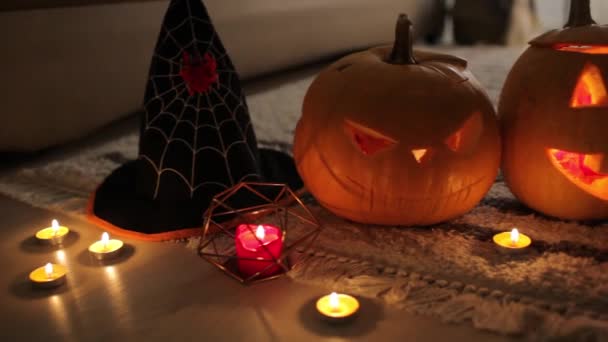 Halloween Jack Lantaarn Pompoenen Huis Versierd Met Traditionele Halloween Symbolen — Stockvideo