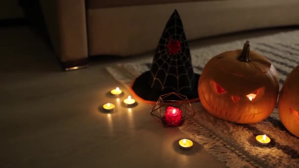 Halloween Laternen Kürbisse Haus Mit Traditionellen Halloween Symbolen Dekoriert Gruselige — Stockvideo