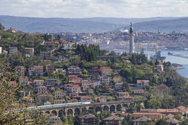 Faro della Vittoria - Gretta 'nın Trieste bölgesinde deniz feneri ve dönüm noktası