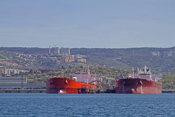 Dois Enormes Petroleiros Atracados Baía Trieste — Fotografia de Stock