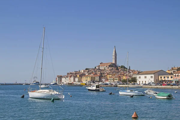 Rovinj Idyllische Kroatische Stad Die Schilderachtig Een Schiereiland Ligt — Stockfoto