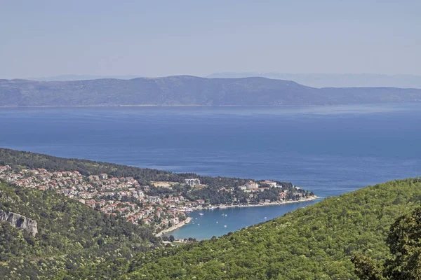 Rabac Nachází Fantastickém Místě Východním Pobřeží Istrie Navštěvuje Nespočet Turistů — Stock fotografie