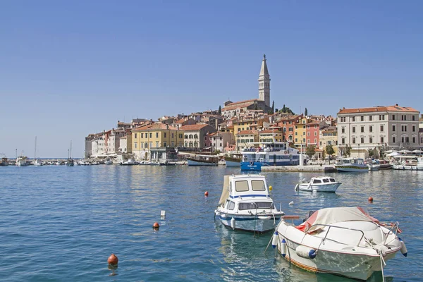 Rovinj Idyllische Kroatische Stad Die Schilderachtig Een Schiereiland Ligt — Stockfoto