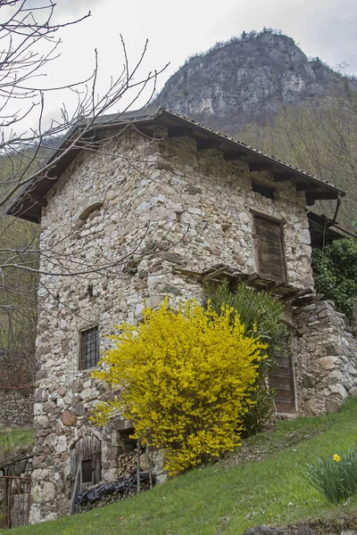 Der Turm Über Dem Dorf Podpec — Stockfoto