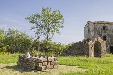 Istria kurak bölgelerde yağmur suyu depoları içinde toplanır. Beraberlik kuyular yardımıyla, sonra su temini sağlanır