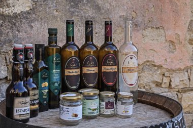 Hum küçük köy Istria sokaklarından dekoratif ayrıntıları