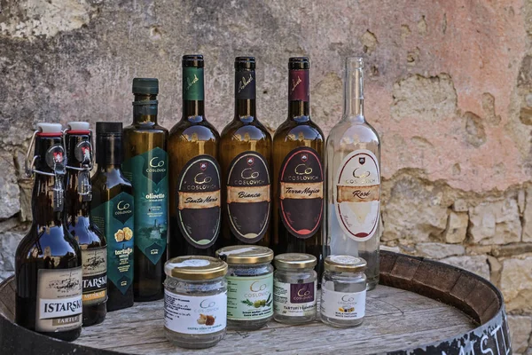 Hum küçük köy Istria sokaklarından dekoratif ayrıntıları