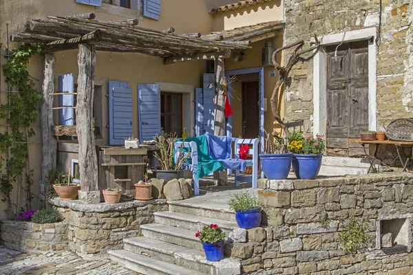 Gösterim ve küçük Istrian köy Oprtali detayları