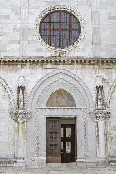 细节大教堂的假定在蒂托夫 Trg Istrian 港城市 Koper — 图库照片