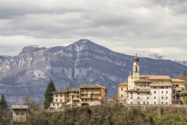 Ronchi - Ala doğusunda aynı adı vadisinde pastoral dağ köyü