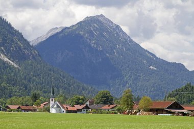 Graswang bir küçük Pastoral Vadi aynı adlı ünlü Kraliyet Kalesi Linderhof uzak olmayan köydür