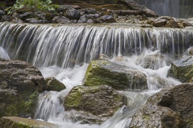 Engelleri ve brook yönetmelikler su oyunları görülmeye değer sonuç ile Grawang Upper Bavaria yakınındaki Kuehalpenbach Vadisi'nde