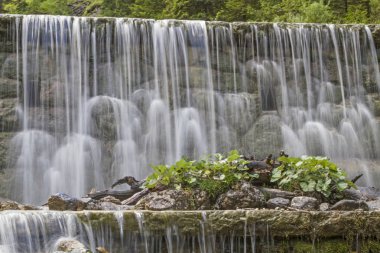 Engelleri ve brook yönetmelikler su oyunları görülmeye değer sonuç ile Grawang Upper Bavaria yakınındaki Kuehalpenbach Vadisi'nde