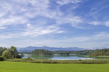 Ostersee gölleri Münih 'in güneyinde popüler bir yerdir.