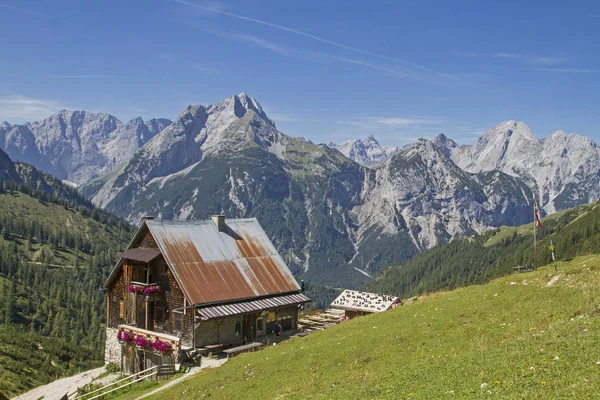 Cabana Plumsjoch Destino Popular Para Caminhantes Ciclistas Montanha Karwendel — Fotografia de Stock