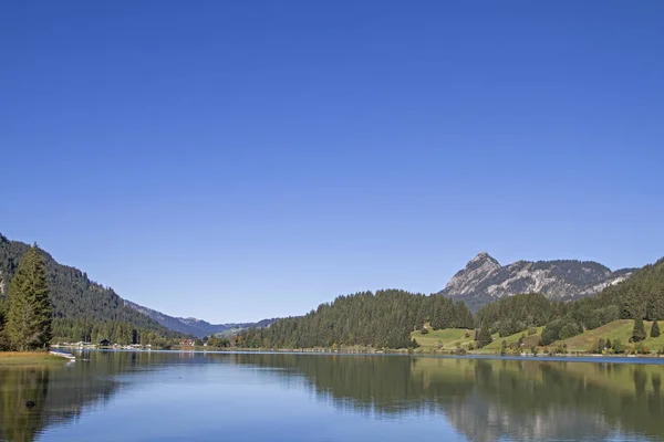Pomiędzy Graen Nesselwaengle Dolinie Tannheim Leży Sielankowe Często Odwiedzane Jezioro — Zdjęcie stockowe