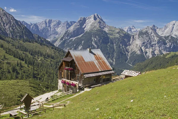 Cabana Plumsjoch Destino Popular Para Caminhantes Ciclistas Montanha Karwendel — Fotografia de Stock