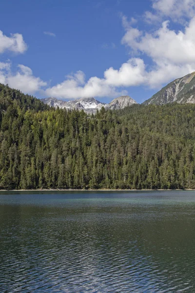 Lago Blindsee Lago Montaña Zona Fronteriza Los Alpes Lechtales Las —  Fotos de Stock