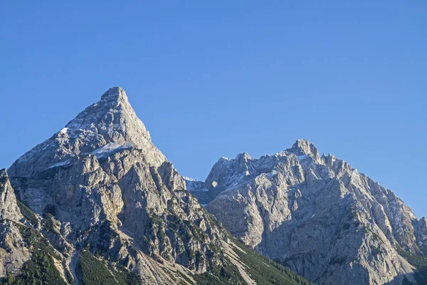 Sonnenspitze Поруч Цугшпітце Домінуючою Гора Форми Басейні Ehrwald — стокове фото