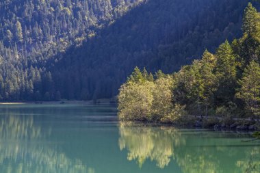Heiterwang Gölü. Sessizliğin yeri. Motorlu araçların bu huzurlu göle girmesine izin verilmiyor