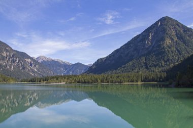 Heiterwang Gölü. Sessizliğin yeri. Motorlu araçların bu huzurlu göle girmesine izin verilmiyor