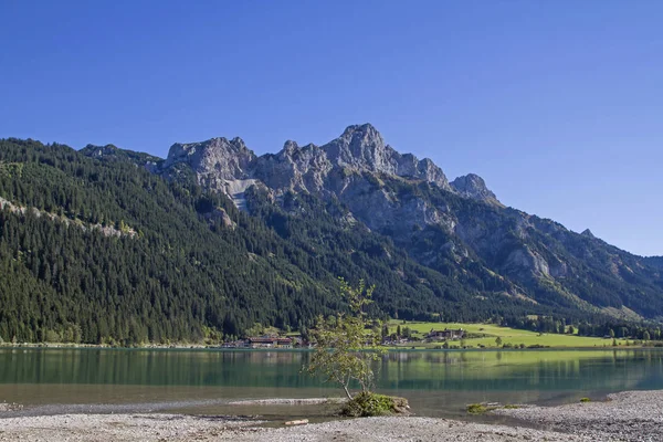 Entre Graen Nesselwaengle Valle Tannheim Encuentra Idílico Muy Visitado Lago —  Fotos de Stock