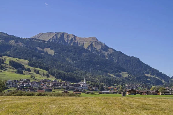 Lermoos Zugspitz Arenasında Popüler Bir Tatil Beldesi Muhteşem Lechtal Alpleri — Stok fotoğraf