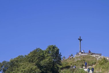 Zwoelferhorn zirvesine her gün bu muhteşem Zirve dağ demiryolu yardımı ile kolayca ulaşabilirsiniz sayısız kişi tarafından tırmandı