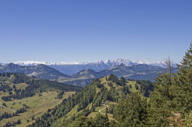 Hohe Tauern glaciated dağ grup ile merkezi Alplerdeki güçlü zincirinde Salzkammergut Zwoelferhorn üzerinden görüntülemek