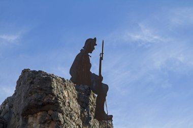 Dağ Savaşı 1914-1918, görülen o anda bir askerin siluet