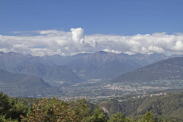 Blick Vom Predaia Plateau Val Non Auf Die Mächtige Bergkette — Stockfoto