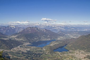 Pizzo di Levico tepesinden Valsugana Caldonazzo Gölü ve Levico Gölü ile muhteşem bir görünüm keyfini çıkarabilirsiniz
