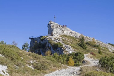 1908 m yükseklikte Pizzo di Levico yalanlar üstüne Avusturyalılar tarafından Fort Vezzena, 1 Dünya Savaşı askeri bir kompleks inşa.