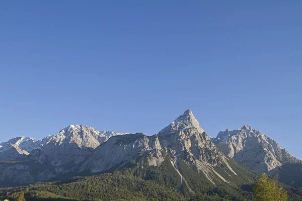 Sonnenspitze Δίπλα Από Zugspitze Βουνό Δεσπόζουσα Μορφή Στη Λεκάνη Απορροής — Φωτογραφία Αρχείου