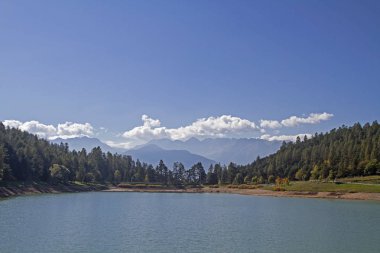 Lago di Coredo - Trentino 'daki Val di Non' daki Due Laghi 'nin büyük su deposu.